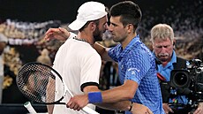 Amerian Tommy Paul a Srb Novak Djokovi po semifinálovém utkání na Australian...