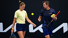 Karolína Plí�ková a  Sascha Bajin zase spolu. Takhle n�mecký kou� cepoval...