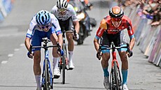 Pello Bilbao (vpravo) z Bahrain Victorious a Simon Yates z Team Jayco-Alula...