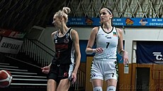 Adéla Smutná (vpravo) z Ostravy v zápase s ukrajinským Frankivskem