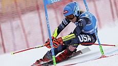 Americká lyaka Mikaela Shiffrinová bhem obího slalomu v Kronplatzu