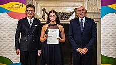 Sára Herianová p�evzala ve Vald�tejnském paláci Senátu �R z rukou velvyslance...