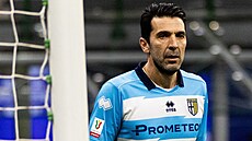 tyiatyicetiletá brankáská legenda Gianluigi Buffon v dresu Parmy trápila...