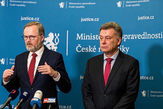Premiér Petr Fiala a ministr spravedlnosti Pavel Blaek (oba ODS). (30. ledna 2023)