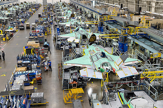 Továrna Air Force Plant 4 na výrobu letoun F-35 v texaském Fort Worth