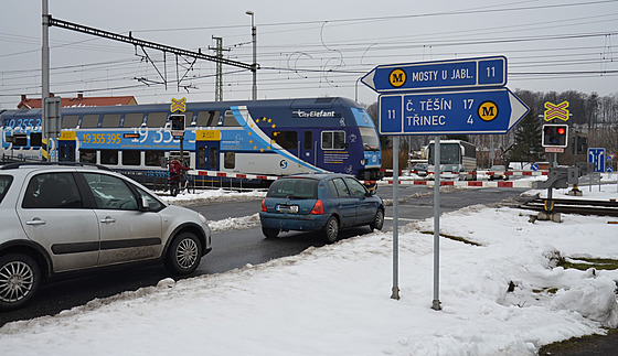 Železniční přejezd ve Vendryni na Třinecku, který pohlídá moderní systém...