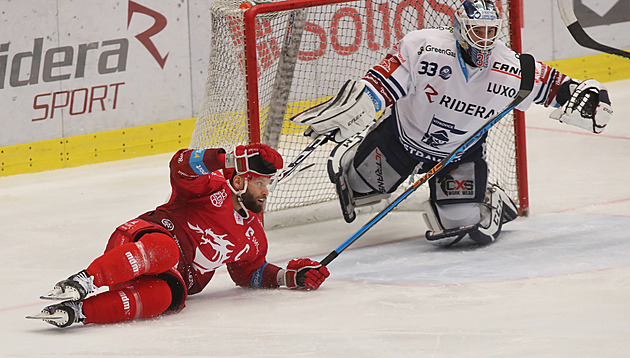 Třinec v derby zdolal Vítkovice, Řepík hattrickem pomohl Spartě k obratu