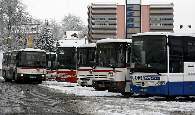 Lidé z Kladna bojují za návrat autobusů, vyzývají kraj a město k jednání