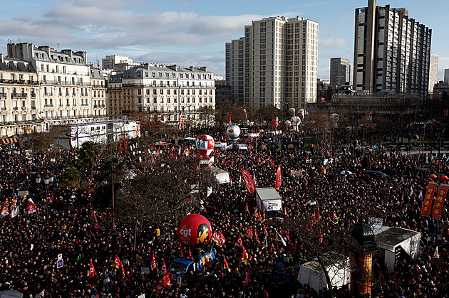 Do ulic vyšlo přes milion Francouzů, nesouhlasí s vládní důchodovou reformou