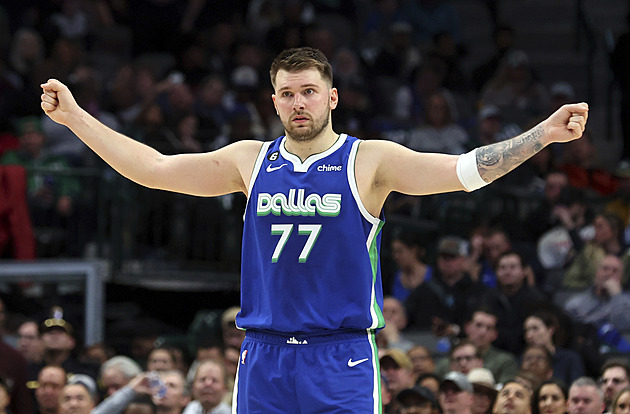 Dončič se po zranění uvedl 53 body. Souboj střelců ovládl Lillard