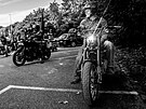 Spanilá jízda motocykl znaky Harley-Davidson skrze centrum Prahy. Pavel se...
