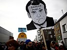 Francii ochromily dalí stávky a demonstrace proti vládnímu zákonu o pozdjím...