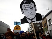 Francii ochromily další stávky a demonstrace proti vládnímu zákonu o pozdějším...
