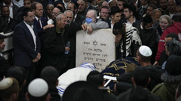 Poheb izraelskho pru, kter zemel pi toku 21letho Palestince u synagogy v Jeruzalm (29. ledna 2023)