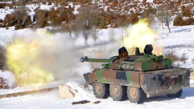 Francouzský obrněnec AMX-10-RC je často označován jako lehký tank nebo stíhač tanků a je vhodný pro průzkumnou činnost.