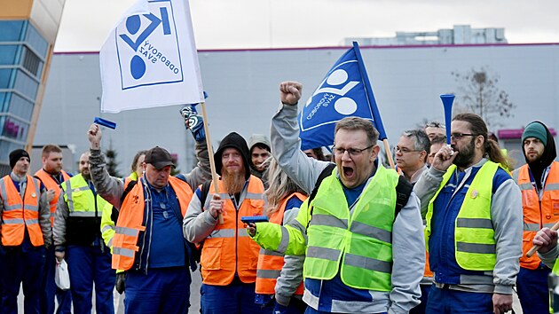 Zaměstnanci jihokorejské továrny Nexen Tire u Žatce zahájili stávku. (31. ledna 2023)