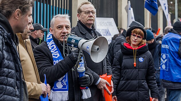 Protest zamstnanc spolenosti Nexen Tire ped velvyslanectvm Korejsk republiky kvli situaci ve firm. (31. ledna 2023)