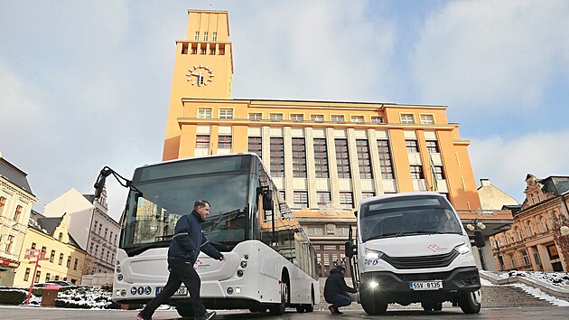 V Jablonci od 1. února budou jezdit jiné autobusy - větší mercedesy a menší rošera.