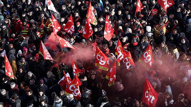 Francouzi protestuj proti zkonu, kter zvyuje hranici pro odchod do dchodu. Snmek pochz z Pae. (31. ledna 2023)