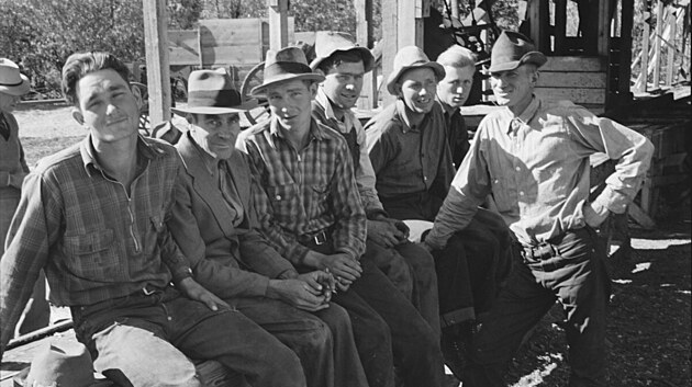 Američtí dřevorubci v typických flanelkách, Idaho, rok 1939.