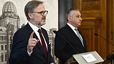Premiér Petr Fiala a ministr průmyslu a obchodu Jozef Síkela během bilanční...
