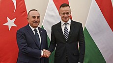 Maďarský ministr zahraničí Péter Szijjártó na schůzce se svým tureckým...