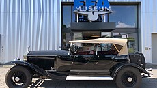 Návštěvníci muzea si mohou objednat jízdu v historickém voze Rolls-Royce nebo v...
