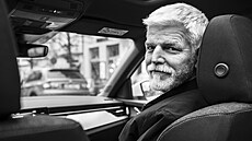 P�esun autem z Thomayerovy nemocnice na Nám�stí Míru b�hem kampan� Petra Pavla....