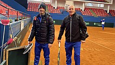 Tomáš Macháč s trenérem Danielem Vackem po tréninku v chladných podmínkách před...