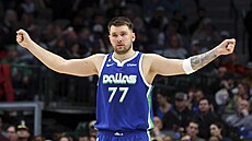 Hv�zda Dallasu Luka Don�i� v zápase proti Detroitu