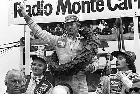 Pilot Jean-Pierre Jabouille slavil historický triumf na domácí Grand Prix...