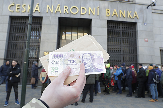 ČNB vydala speciální tisícikorunovou bankovku s přítiskem ke 30. výročí...