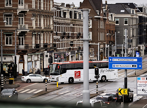 Turistické autobusy budou v centru Amsterdamu od roku 2024 zakázány. (2. února...