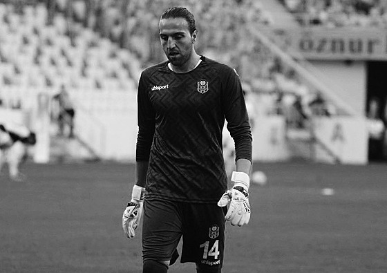 Turecký fotbalový branká Ahmet Eyüp Türkaslan.