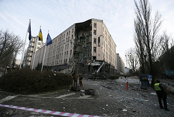 Budova v centru Kyjeva poniená ruským útokem (ilustraní snímek)