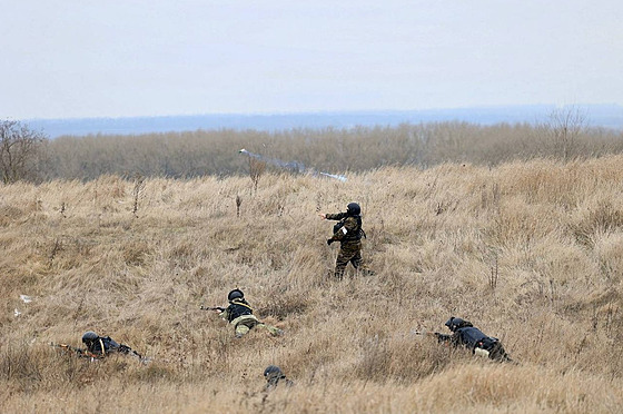 Rutí vojáci na cviení v Belgorodské oblasti u hranic s Ukrajinou (6. prosince...