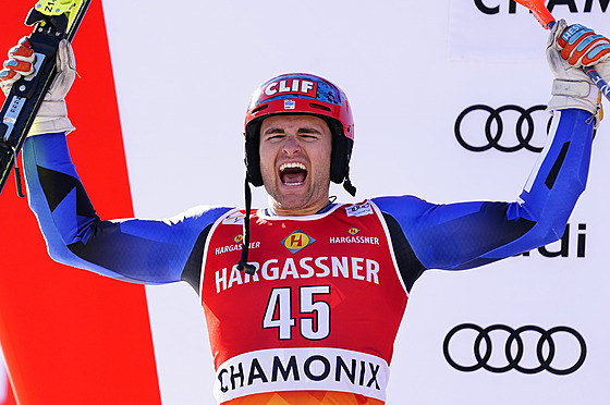 ecký lya AJ Ginnis se raduje z druhého místa ve slalomu.