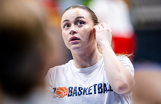 Kateina Zeithammerová Valentýna Kadlecová na tréninku eských basketbalistek