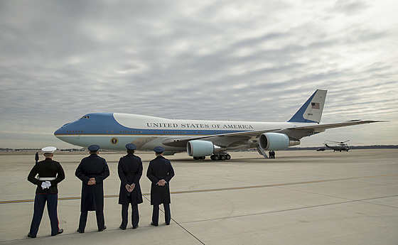 Boeing 747 slouil i jako letadlo prezident USA - Air Force One. Na snímku z...