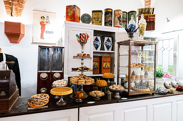 Výstava v Hranicích láká na historii dobrot z prvorepublikových cukráren
