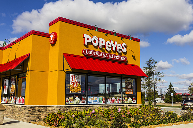 I Praha se dočká vyhlášeného kuřecího sendviče. Fast food Popeyes otvírá