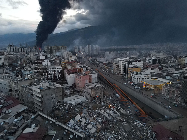 OBRAZEM: Jak zemětřesení zpustošilo Turecko. Letecké snímky odhalily zkázu