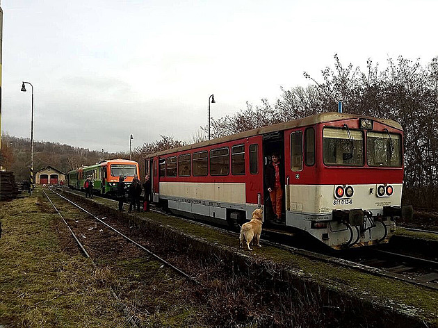 Strojvedoucí na strmou trať vylil olej ze msty. Nemohu uvěřit, diví se kolegové