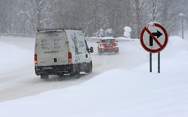 Slovensko zasáhla sněhová kalamita, lyžařská centra v Tatrách zavírají