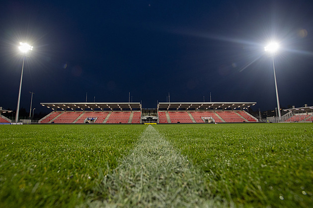 Fanoušci FK Pardubice v transu, na nový stadion se po 54 letech vrací liga