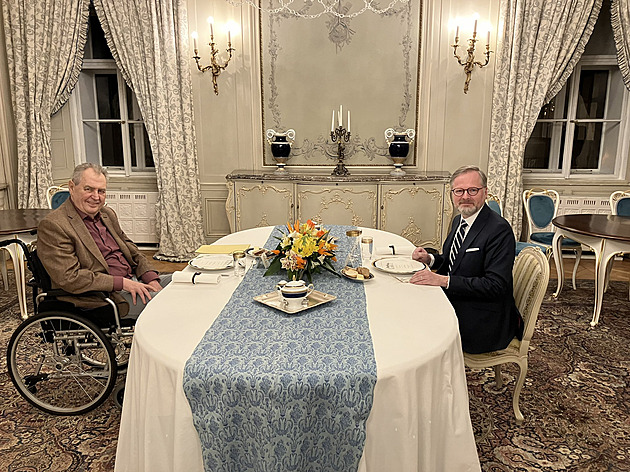 Prezident Zeman přijal v Lánech na pravidelné schůzce premiéra Fialu