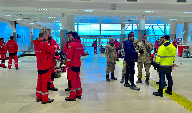 Čeští hasiči dorazili v Turecku na místo určení. Čekají na příjezd techniky