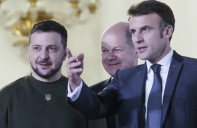 Zelenskyj po Londýnu navštívil Paříž, Macrona s Scholzem žádal o těžké zbraně