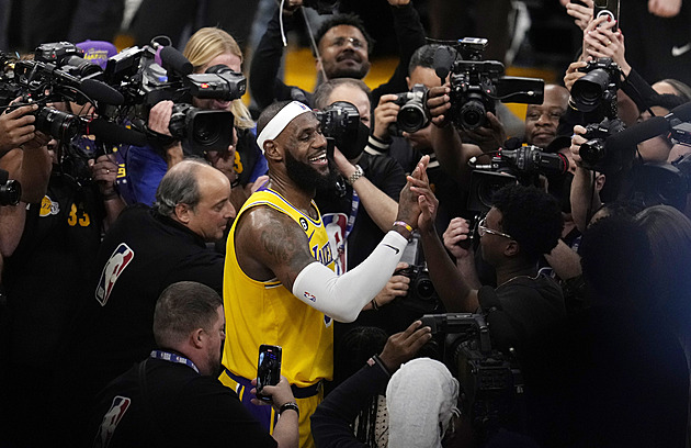 Rekord rekordů už patří LeBronu Jamesovi. V NBA nastřílel 38 390 bodů