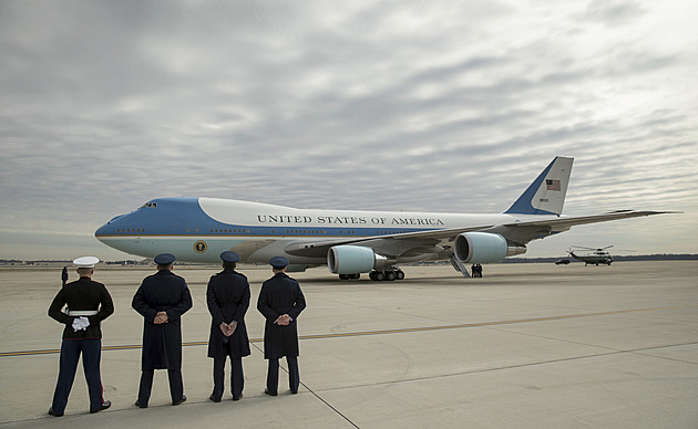 Novinářská asociace vyzvala členy, aby přestali krást v Air Force One